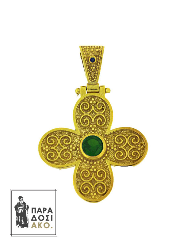 Βυζαντινός επίχρυσος σταυρός από ασήμι 925 με στρογγυλάδα στις άκρες του και πράσινη πέτρα στο κέντρο